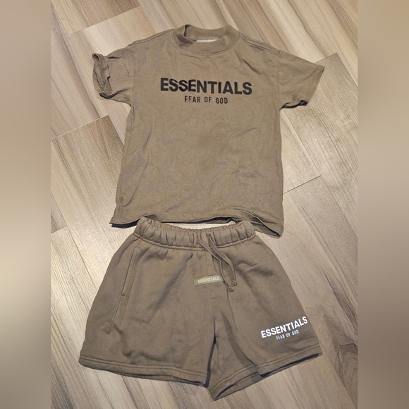 - Essentials matching sweat suit - Picture 1 of 4